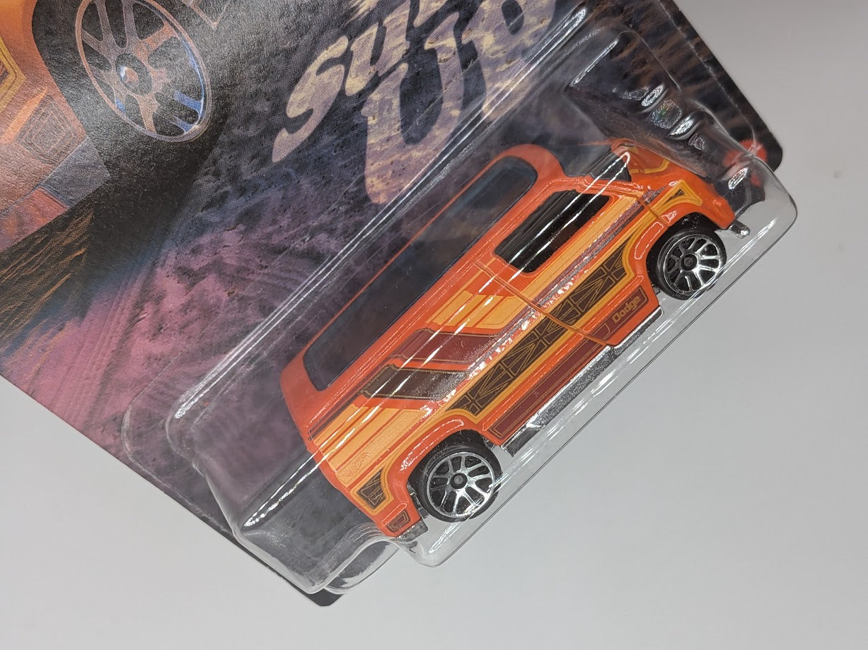 Custom '77 Dodge Van Hot Wheels - Surf's Up Silver Series - 2/5